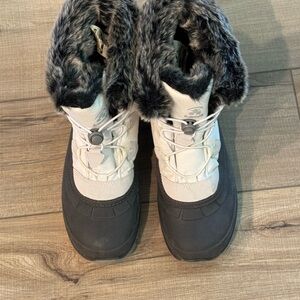 Kamik Black and White snow Boots size 10